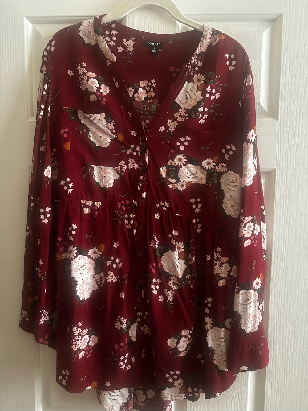 Torrid Burgundy Floral Button-Front Peplum Tunic. Size 1